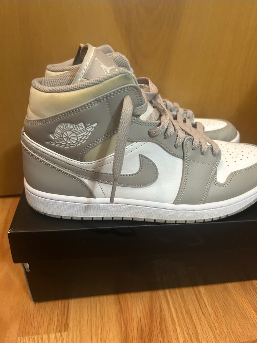 Jordan Air 1 Mid in Grey and White